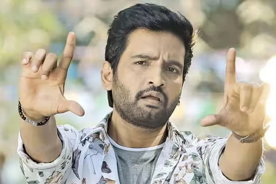 சந்தானம்.