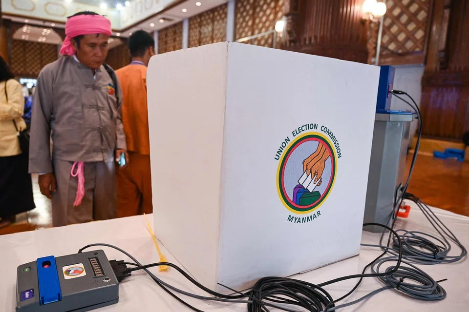 மியன்மார் அதிகாரிகள் பாதுகாப்பு காரணங்களுக்காக டிசம்பரிலும் ஜனவரியிலும் கட்டங்கட்டமாகப் பொதுத் தேர்தலை நடத்தத் திட்டமிட்டுள்ளனர்.