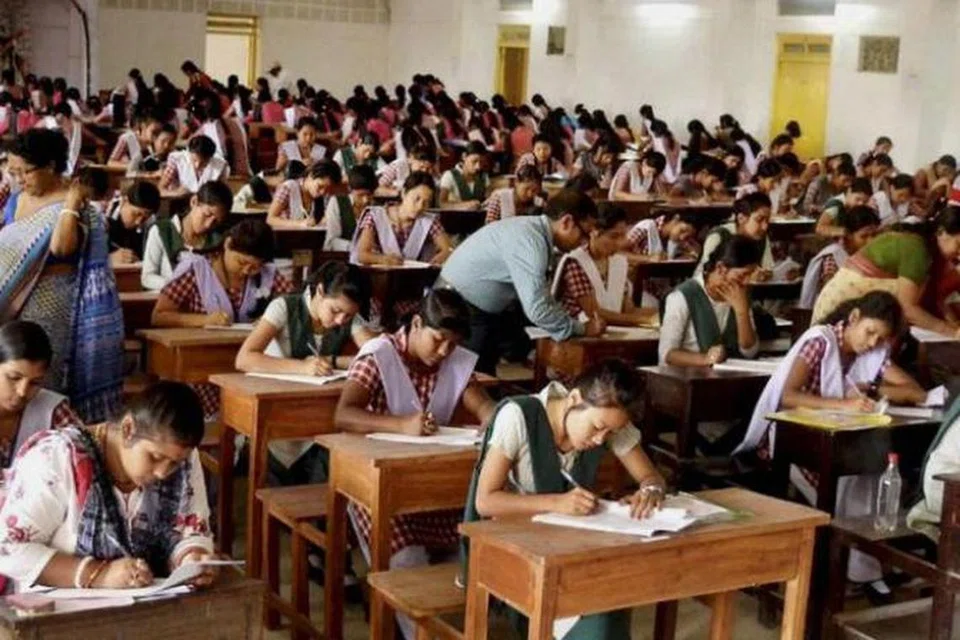 4,19,316 மாணவிகளில் 4,05,472 பேர் தேர்ச்சி. இது 96.70% ஆகும்.