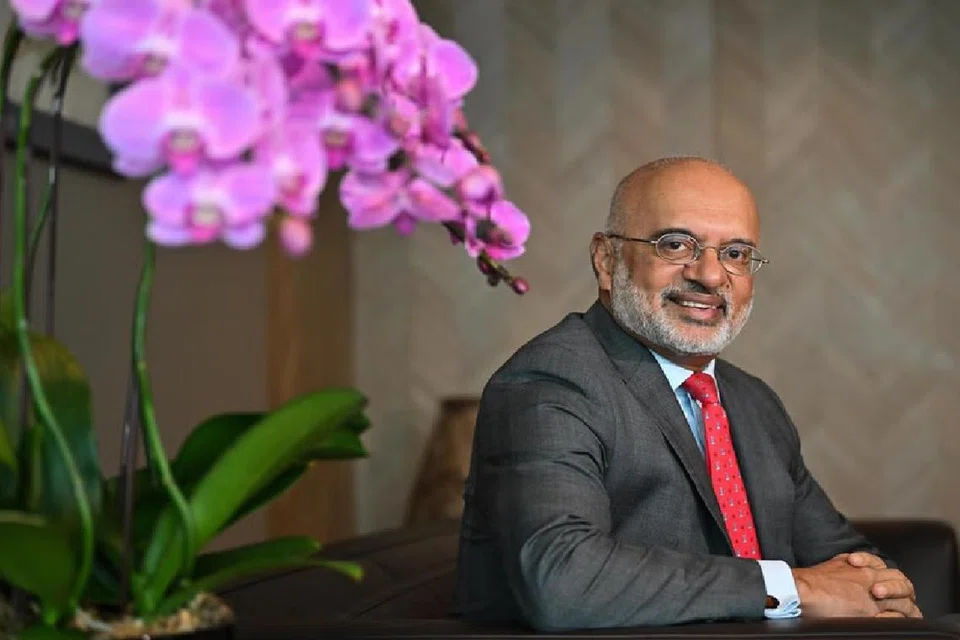 கடந்த 15 ஆண்டுகளாக டிபிஎஸ் வங்கிக்குத் தலைமை தாங்கிய திரு பியுஷ் குப்தா பணி ஓய்வுபெற இருக்கிறார். 2009ஆம் ஆண்டு நவம்பர் மாதத்தில் அவர் டிபிஎஸ் வங்கியில் இணைந்தார்.