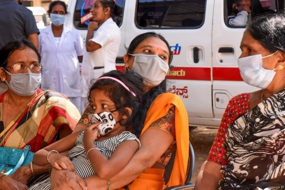 கர்நாடகாவில் 8 பேரும், குஜராத்தில் 6, டெல்லியில் 3 பேரும் பாதிக்கப்பட்டுள்ளனர்.