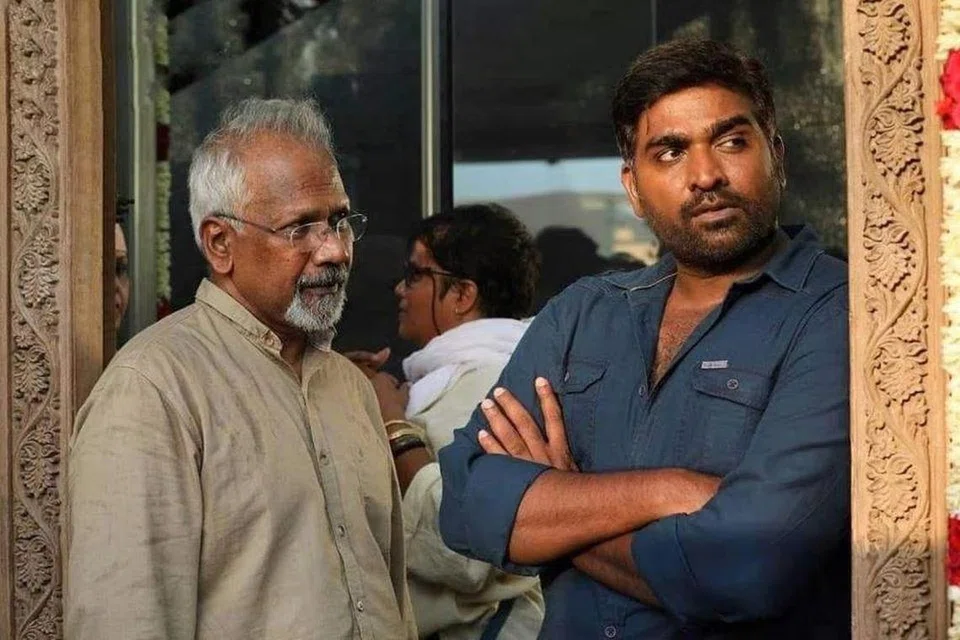 ‘செக்கச் சிவந்த வானம்’ படப்பிடிப்பில் இயக்குநர் மணிரத்னம், நடிகர் விஜய் சேதுபதி.