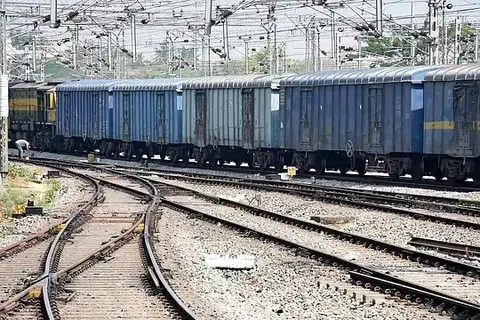 ஏப்ரல் மாதத்திற்கும் செப்டம்பருக்கும் இடையில் கிட்டத்தட்ட 5.413 மில்​லியன் டன் எடையுள்ள பொருள்கள் நாடு முழு​வதும் வெற்​றிகர​மாகக் கொண்டுசேர்க்​கப்​பட்டதாகக் கூறப்பட்டுள்ளது.