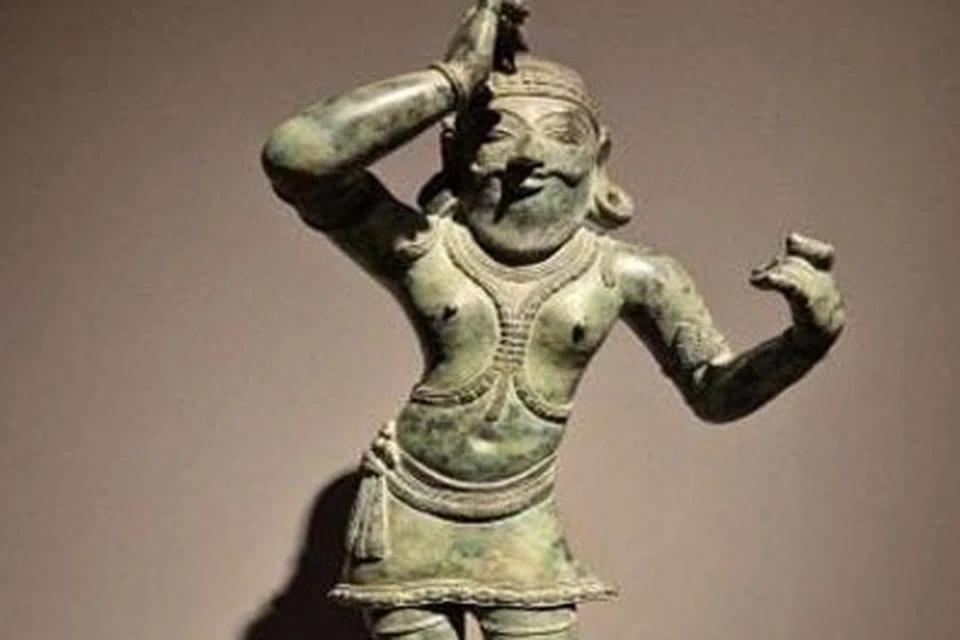 கண்ணப்ப நாயனார் சிலை.