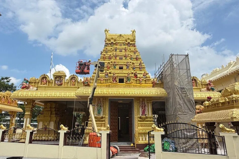 ஜூன் 18ஆம் தேதி குடமுழுக்கு விழா நடைபெறவுள்ள ஈசூன் ஸ்ரீ மஹா மாரியம்மன் ஆலயம்.