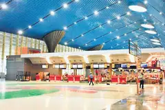 விமான நிலையத்தில் இருந்து வெளியே கொண்டு செல்லப்படும் கடத்தல் தங்கம், சென்னையில் சில கடைகளில் பதுக்கப்படுவதாகக் கூறப்படுகிறது.