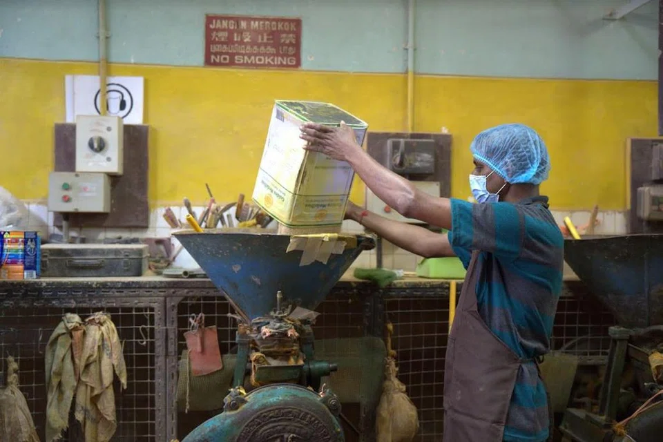 அலெக்ஸாண்ட்ரா மில்ஸ்.
