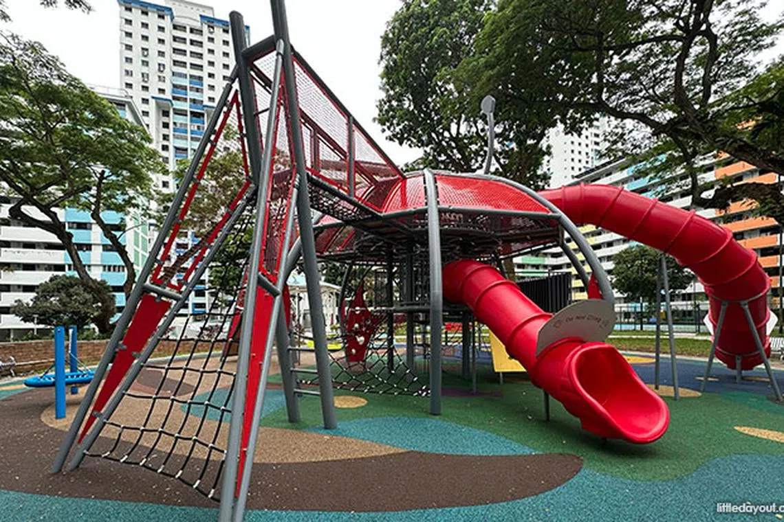 குடியிருப்பாளர்களுடன் மாணவர்கள் இணைந்து உருவாக்கிய பூங்கா