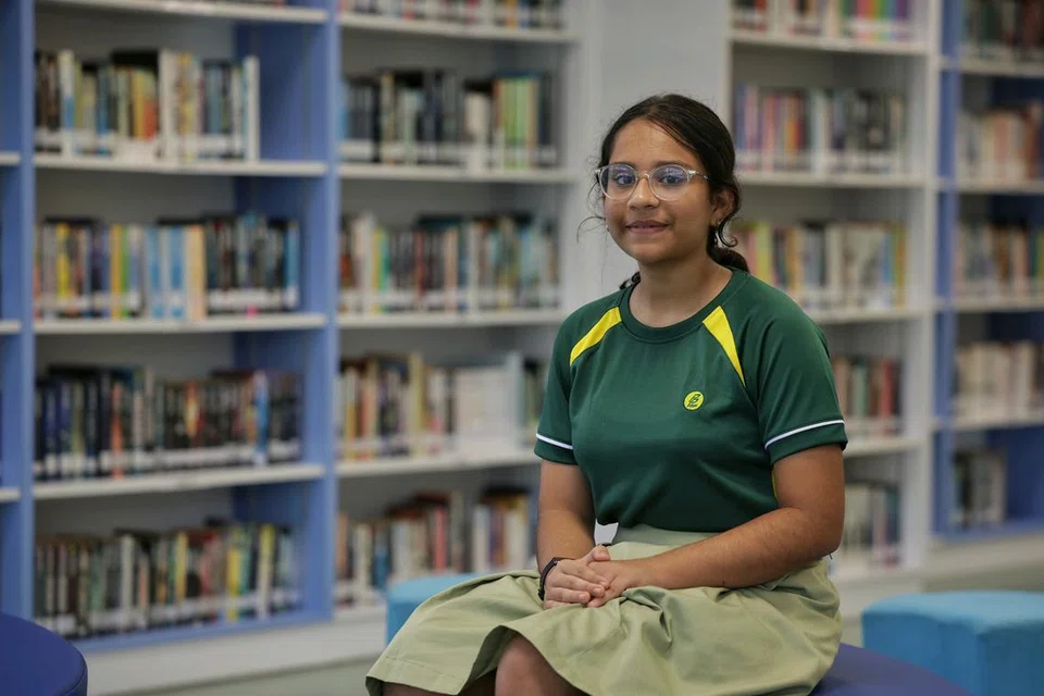 மாணவி ஷெத் ஜியா சத்யம், 12, உயர்நிலை ஒன்று நியமனக் குழு 3ல் கணக்குப் பாடத்தை தற்போது படித்துவருகிறார். அதுமட்டுமல்லாமல் ஆங்கிலம், அறிவியல், தாய்மொழிப் பாடங்களையும் நியமனக் குழு 3ல் பயின்று வருகிறார். 