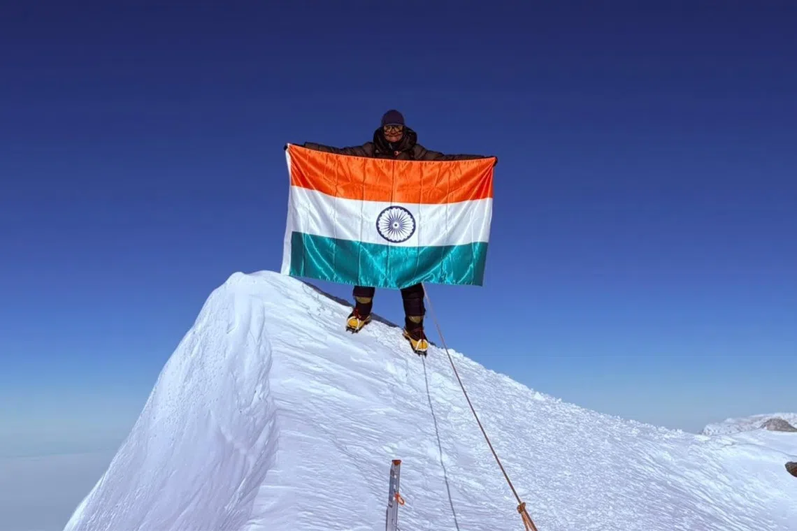 அன்டார்க்டிக்காவின் ஆக உயரமான சிகரத்தைத் தொட்ட இந்தியப் பெண்
