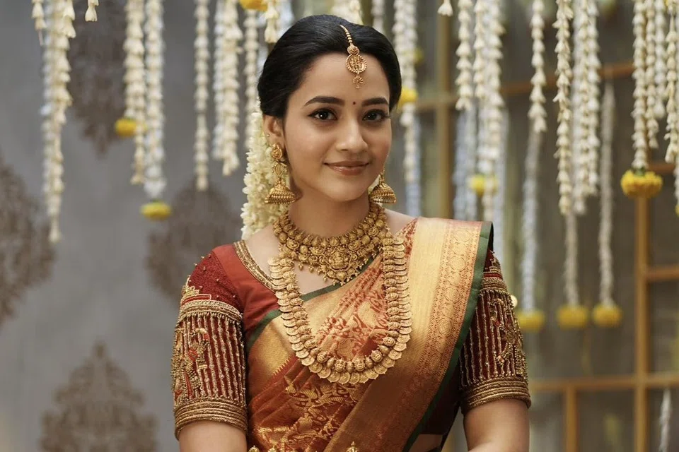 நடிகை அபர்ணதி.