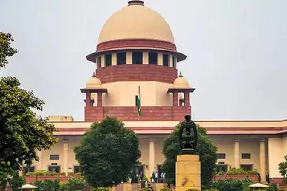 மருத்துவமனை வருவாயில் டெல்லி அரசு 26 விழுக்காடு பயனடைவதாக அரசுதரப்பு சுட்டியதை அடுத்து குத்தகை ஒப்பந்த விதமுறைகளை இந்திரபிரஸ்தா அப்போலோ மருத்துவமனையின் நிர்வாகம் கூறியது.
