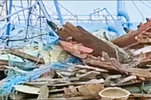 காங்கேசன்துறை உள்ளிட்ட பல்வேறு இடங்களில் இத்தகைய படகுகள் நிறுத்தி வைக்கப்பட்டுள்ளதாகக் கூறப்படுகிறது.