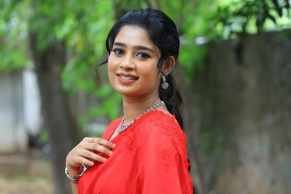 ஜனனி குணசீலன்.