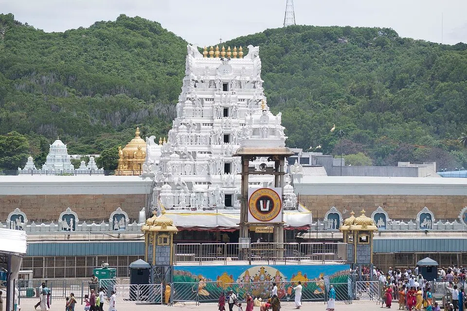 விலங்குக் கொழுப்பு கலக்கப்பட்டுள்ளதாகக் கூறி திருப்பி அனுப்பப்பட்ட நான்கு கொள்கலன் நெய்யும் மீண்டும் திருப்பதி கோவிலுக்கே அனுப்பி வைக்கப்பட்டது சிபிஐ விசாரணையில் கண்டுபிடிக்கப்பட்டது.