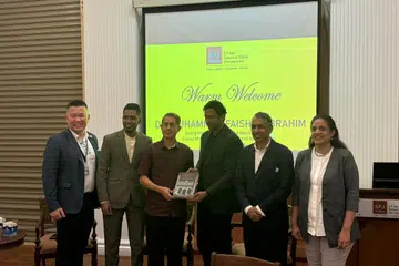 விழாவைச் சிறப்பித்த முஸ்லிம் விவகாரங்களுக்குப் பொறுப்பு வகிக்கும் தற்காலிக அமைச்சர் ஃபைஷால் இப்ராகிமுக்கு நினைவுப் பரிசு வழங்கப்பட்டது.