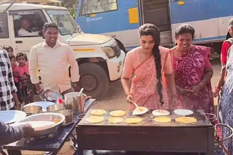 படக்குழுவினருக்கு தோசை சுட்டுக்கொடுத்த ஐஸ்வர்யா ராஜேஷ்.
