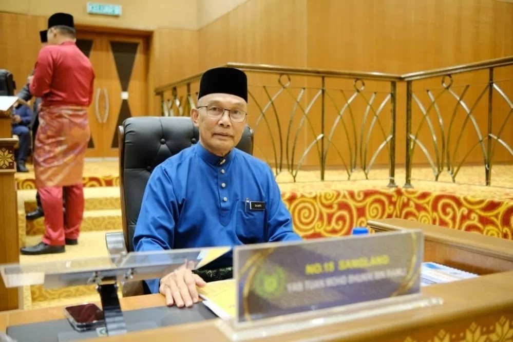 மலேசியாவின் பெர்லிஸ் மாநில முதல்வர் பதவி விலகினார்