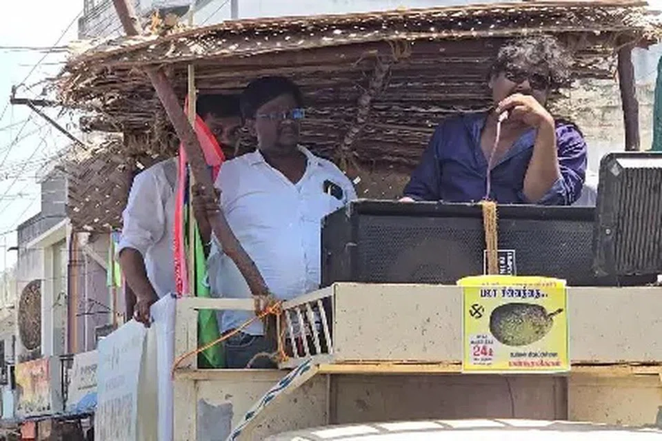 பிரசாரத்தில் மன்சூர் அலிகானின் கலாட்டாவிற்குப் பஞ்சமில்லை.