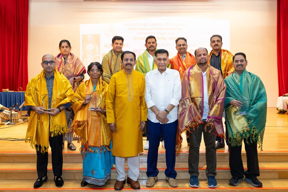 உமறுப்புலவர் தமிழ்மொழி நிலைய அரங்கில் நடைபெற்ற ஒளவையார் விழாவில் திரையிசைப் பாடல்கள் இடம்பெற்றன.
