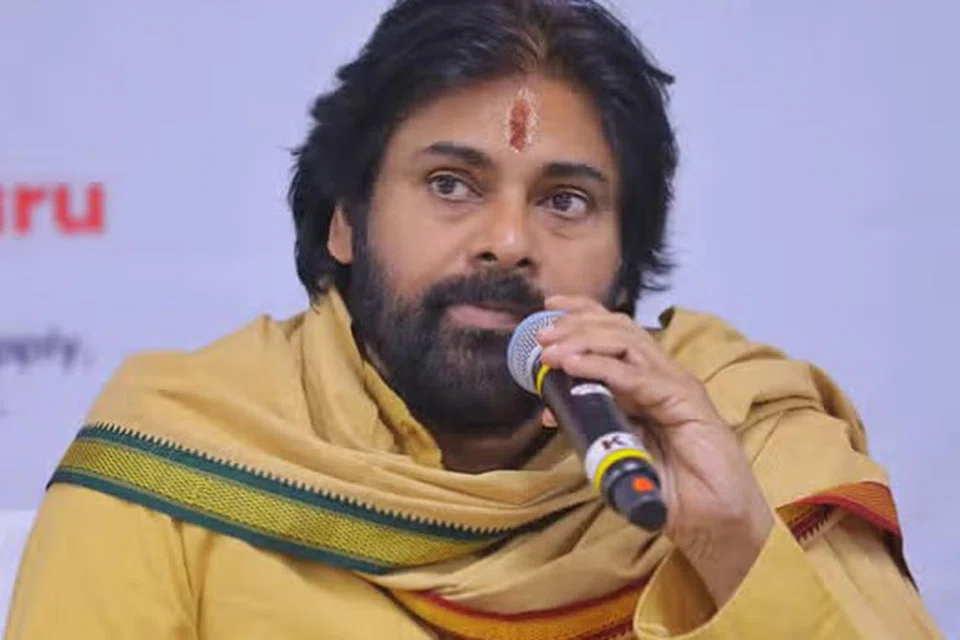 ஆந்திர துணை முதல்வரும் தெலுங்கு நடிகருமான பவன் கல்யாண்.