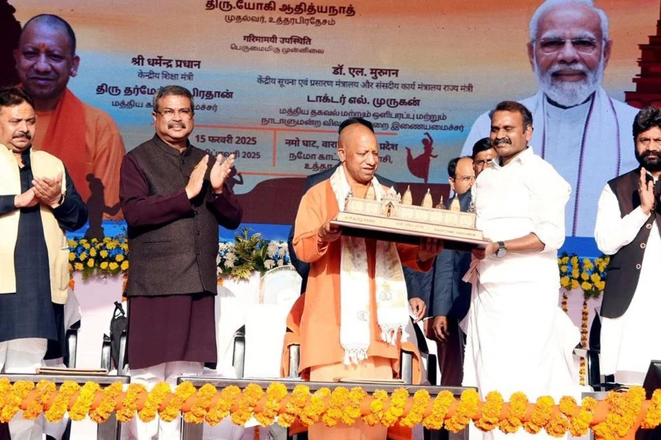 காசி தமிழ்ச் சங்கமத்தில் கலந்துகொண்ட உத்தரப் பிரதேச முதலமைச்சர் யோகி ஆதித்யநாத் வடக்கு, தெற்கு, தமிழ் மற்றும் சம்ஸ்கிருத மொழிகளின் சங்கமத்தை வலுப்படுத்துவதில் அகத்திய முனிவரின் பங்கு ஆழமானது என்றார்.