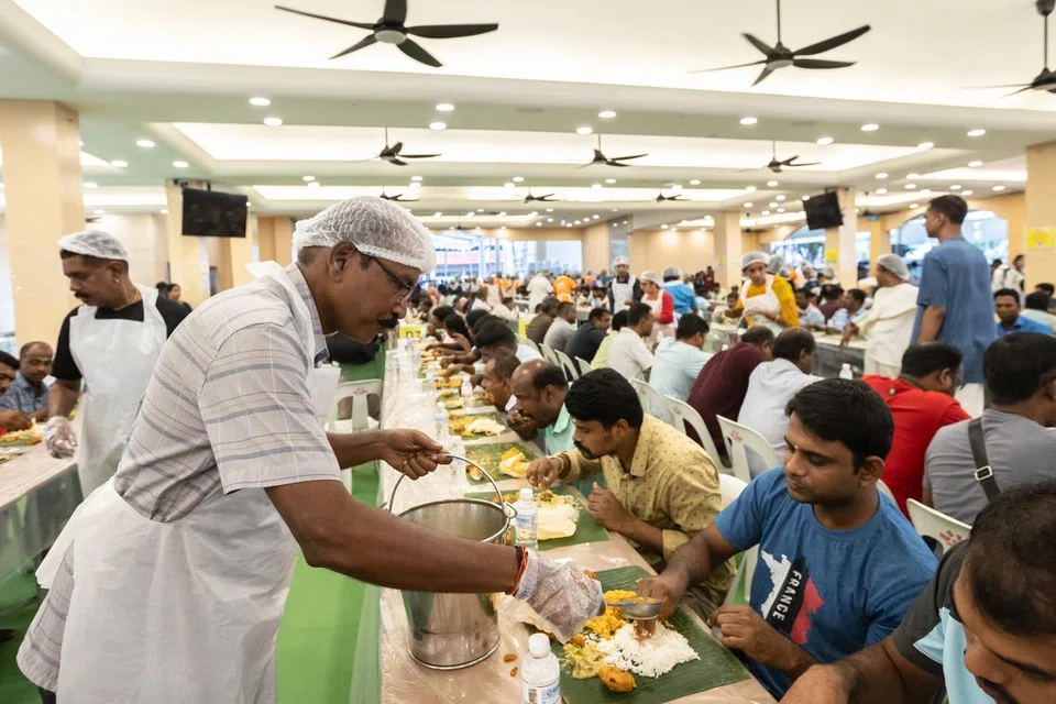 செப்டம்பர் 24 ஆம் தேதி ஸ்ரீ ஸ்ரீனிவாச பெருமாள் கோயில் உள்ள பிஜிபி மண்டபத்தில் படைக்கப்பட்ட இந்த புரட்டாசி சிறப்பு விருந்தை கிட்டத்தட்ட 2,000 பேர் உண்டு மகிழ்ந்தனர்.
