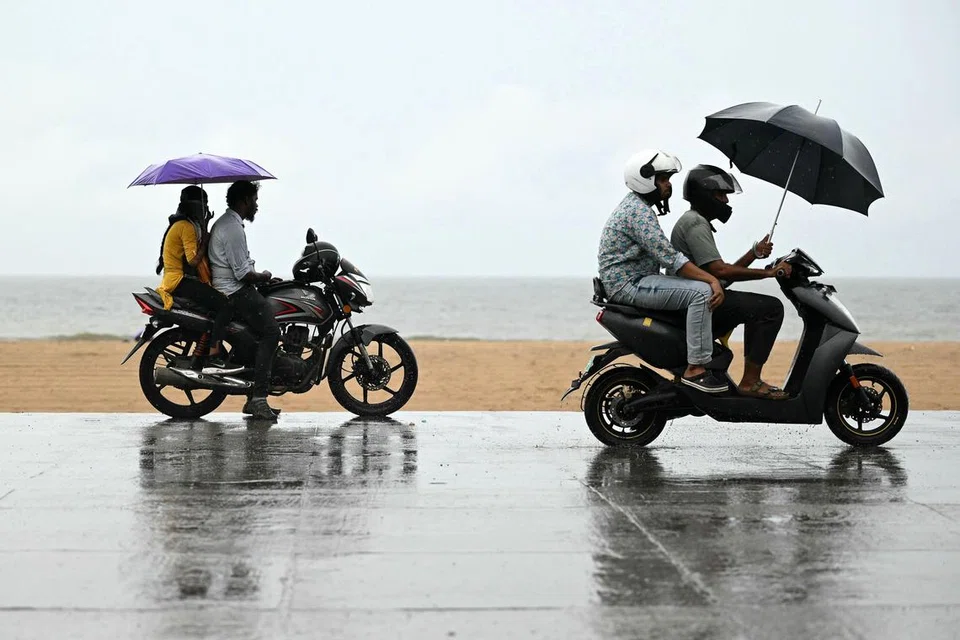 தமிழகத்தில் இவ்வார இறுதியில் கனமழைக்கு வாய்ப்புள்ளதாக சென்னை வானிலை ஆய்வு நிலையம் எச்சரிக்கை விடுத்துள்ளது.