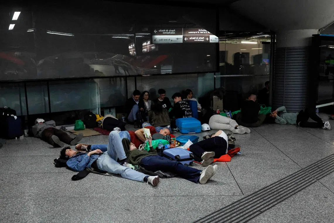 மின்சாரத் தடையால் இருளில் மூழ்கிய ஸ்பெயின், போர்த்துகல் 