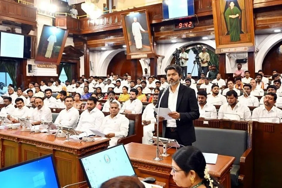 காவிரி ஆற்றுக்குக் குறுக்கே அணை கட்டுவதை எதிர்த்து தமிழ் நாடு சட்டப்பேரவையில் தனித் தீர்மானம் நிறைவேற்றப்பட்டுள்ளது.