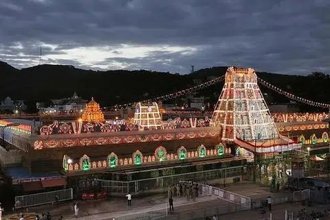 திருப்பதி ஏழுமலையான் கோயில்.