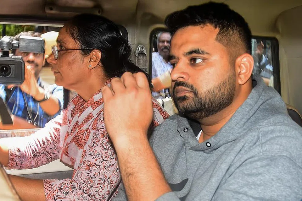 குற்றவாளி எனத் தீர்ப்பளிக்கப்பட்ட பிரஜ்வல் ரேவண்ணாவிற்கான தண்டனை விவரம் சனிக்கிழமை (ஆகஸ்ட் 2) அறிவிக்கப்படலாம் என எதிர்பார்க்கப்படுகிறது.