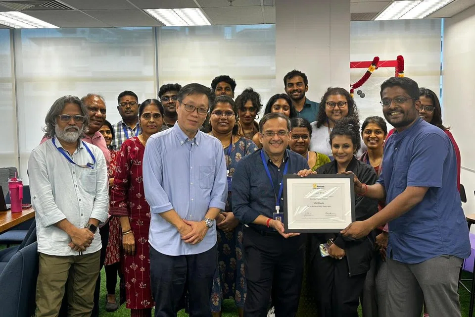 தமிழ் முரசு செயலிக்கு அனைத்துலக செய்தி ஊடகச் சங்கம் (INMA) வழங்கிய வெள்ளி விருதுச் சான்றிதழைத் தமிழ் முரசு இவ்வாண்டு மே மாதம் பெற்றுக்கொண்டது.