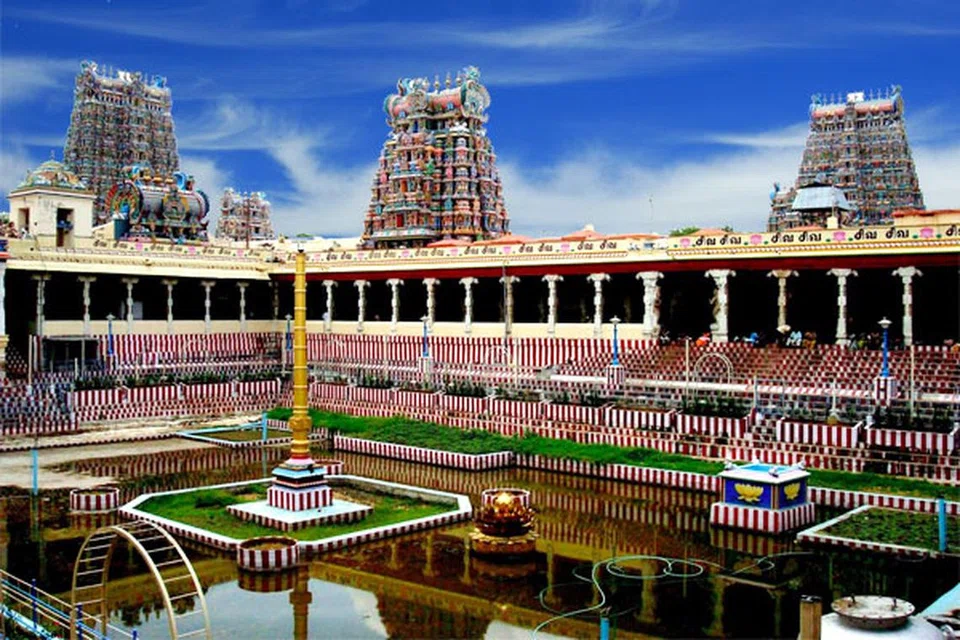 கைப்பேசிக்கான தடை திருச்செந்தூர், மதுரை, பழனி கோவில்களில் தற்போது செயல்பாட்டில் உள்ளது.