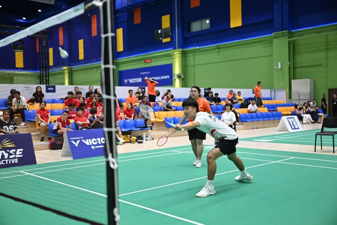 திறனாளர்களும் உடற்குறையுள்ளோரும் ஒன்றாய்ப் பங்குபெற்ற பூப்பந்துப் போட்டி 