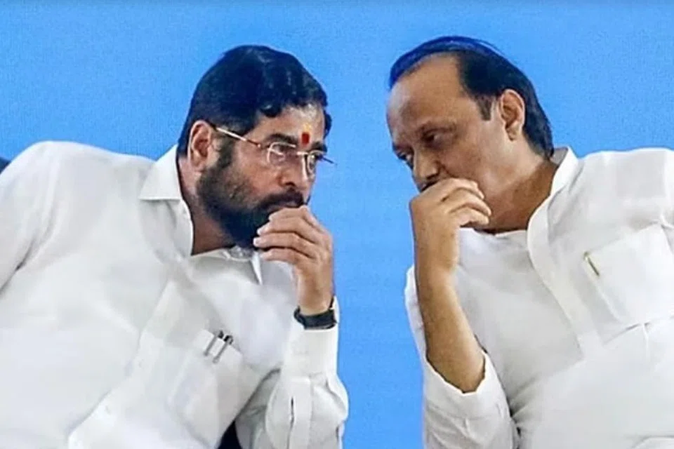 ஏக்நாத் ஷிண்டே, அஜித்பவார்.