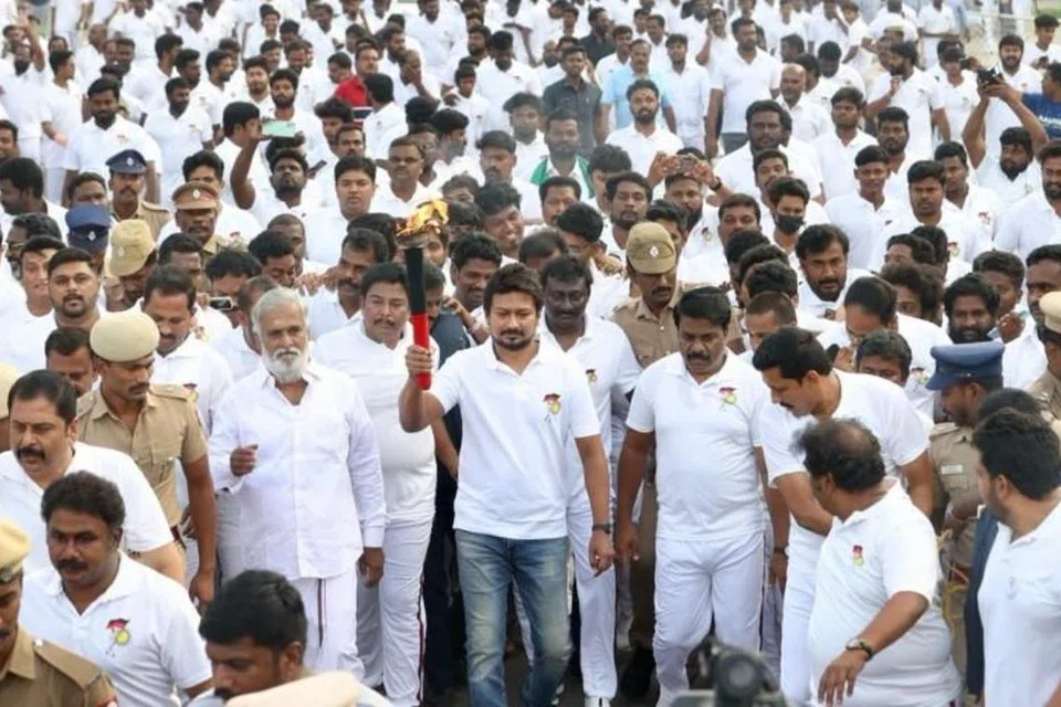 சேலத்தில் நடைபெறவிருக்கும் இளைஞரணி மாநாட்டையொட்டி ஜனவரி 18ஆம் தேதி நடத்தப்பட்ட சுடர் தொடர் ஓட்டத்தைத் தொடங்கி வைத்தார் அமைச்சர் உதயநிதி ஸ்டாலின்.