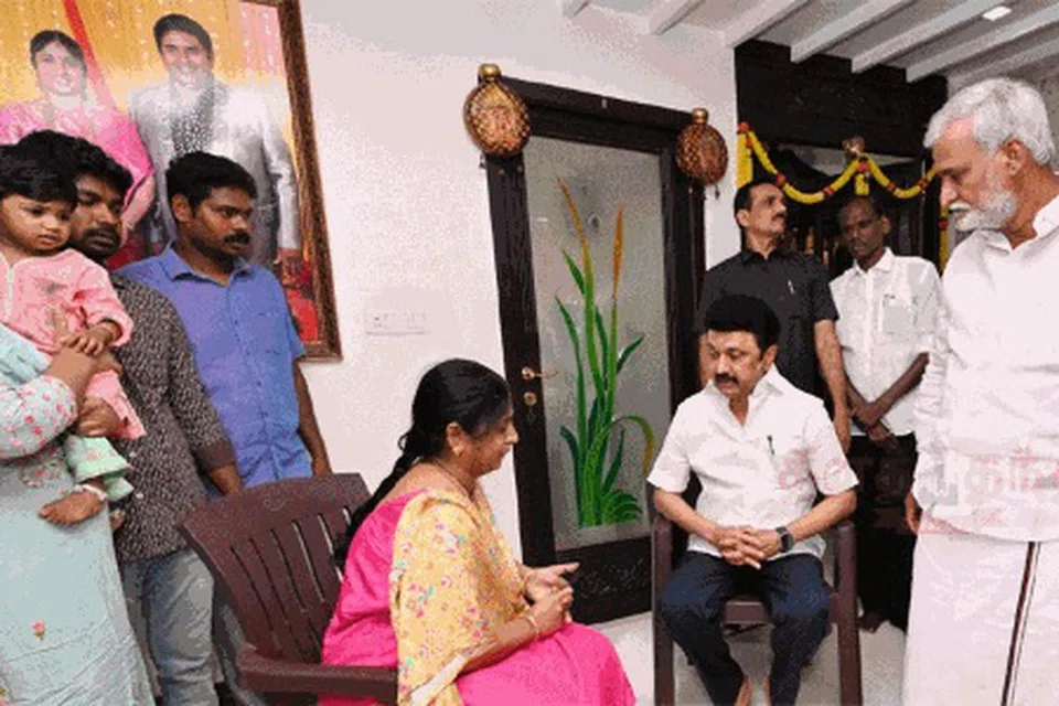 ஆம்ஸ்ட்ராங் மனைவி பொற்கொடிக்கு ஆறுதல் தெரிவித்த மு.க.ஸ்டாலின்.