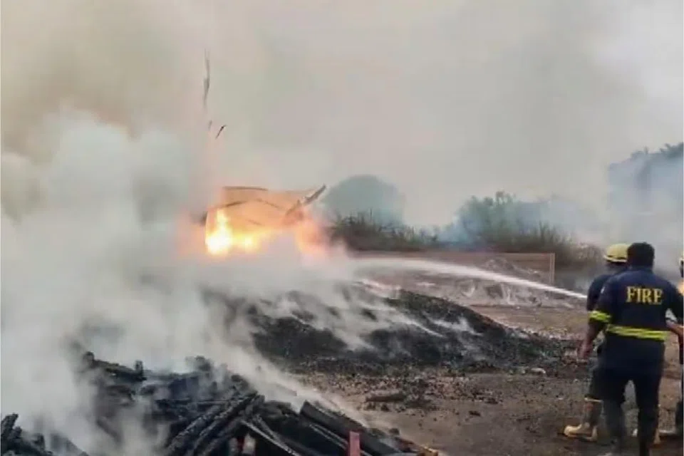 மீட்புப் பணிகள் வெள்ளிக்கிழமை (மே 30) மதியம் வரை நீடித்தது. 