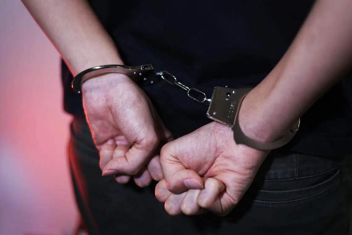 புதுடெல்லியில் போலிக் குற்றத்தடுப்பு அமைப்பை நடத்திய கும்பல் கைது