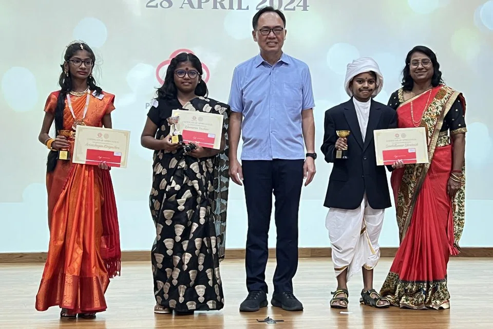மாறுவேடப் போட்டியின் தொடக்கநிலை 4 முதல் 6 பிரிவில் பங்கேற்ற மாணவர்கள்.