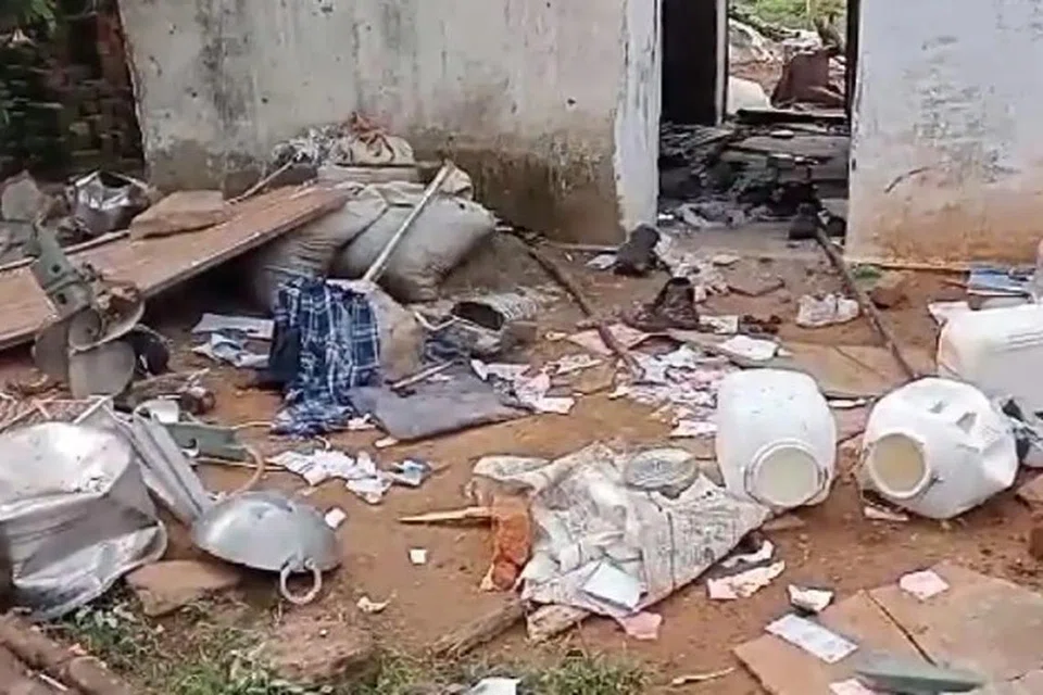 கும்பலால் சூறையாடப்பட்ட வீடு.