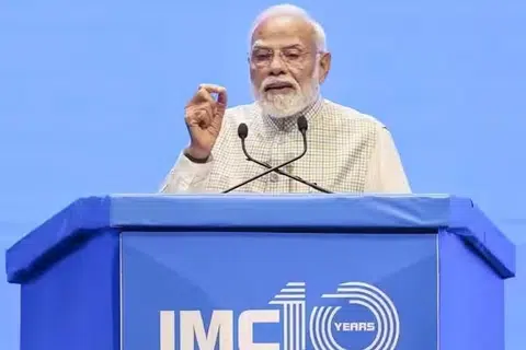 புதுடெல்லியில் நடைபெற்ற கைப்பேசி மாநாட்டில் கலந்துகொண்டு பேசிய இந்தியப் பிரதமர் நரேந்திர மோடி, நாட்டில் மின்னிலக்கம் சார்ந்த விழிப்புணர்வு அதிகரித்து வருவதாகக் குறிப்பிட்டார்.