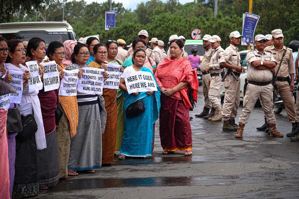 இரண்டு பழங்குடியினப் பெண்கள் மெய்தி இன ஆண்கள் சிலரால் ஆடை களையப்பட்டு, ஊர்வலமாக அழைத்துச் செல்லப்பட்ட காணொளி ஒன்று ஜூலை 19ம் தேதி வெளியாகி இந்தியா முழுவதும் அதிர்ச்சியை ஏற்படுத்தியது. 