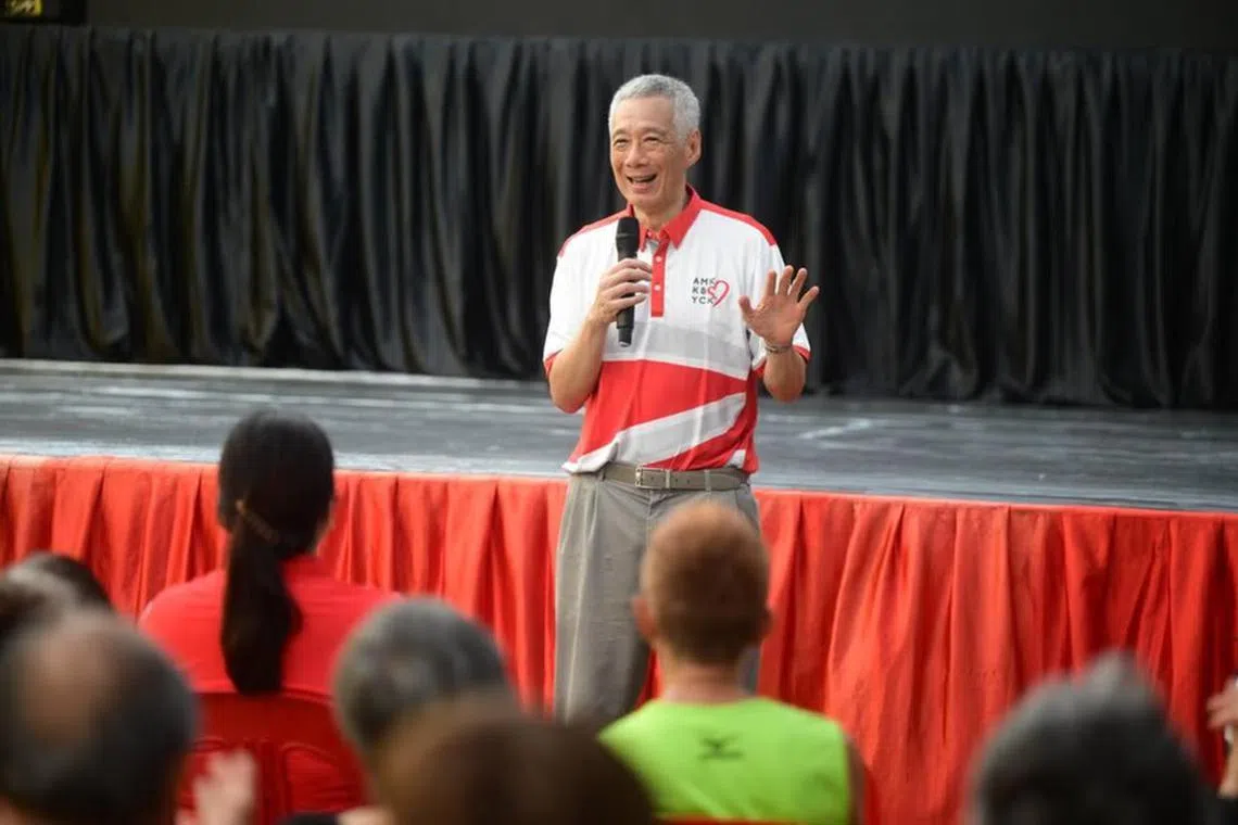 நிச்சயமற்ற சூழலில் மக்கள் ஒரு குழுவாகப் பணியாற்ற வேண்டும்: லீ சியன் லூங் 