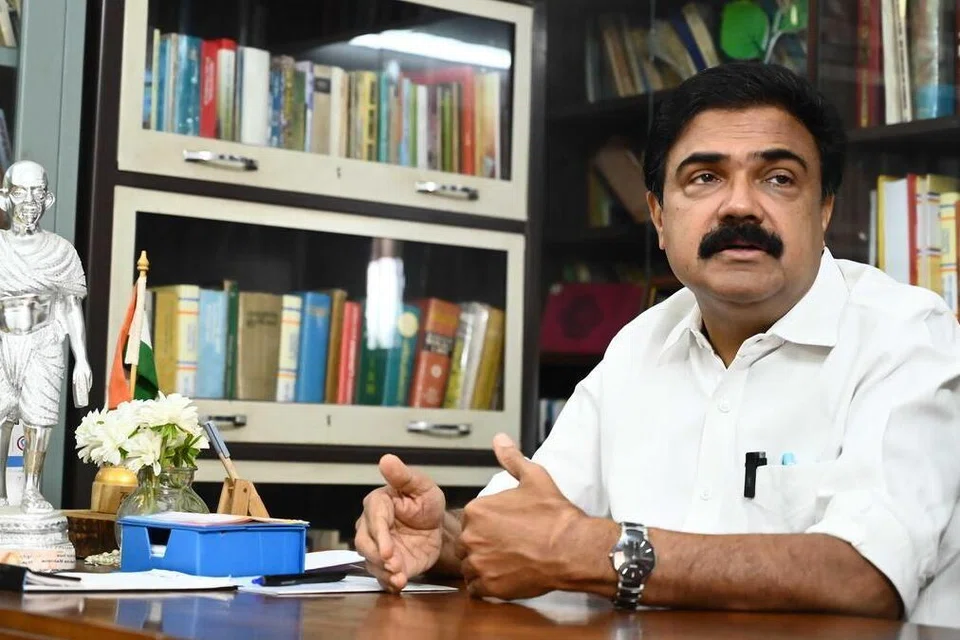 கேரளக் காங்கிரஸ் கட்சியின் தலைவர் சன்னி ஜோசப்பு, நிர்வாகிகள் இதுபோன்ற கருத்துகளைத் தவிர்க்க வேண்டும் என அறிவுறுத்தியுள்ளார். 