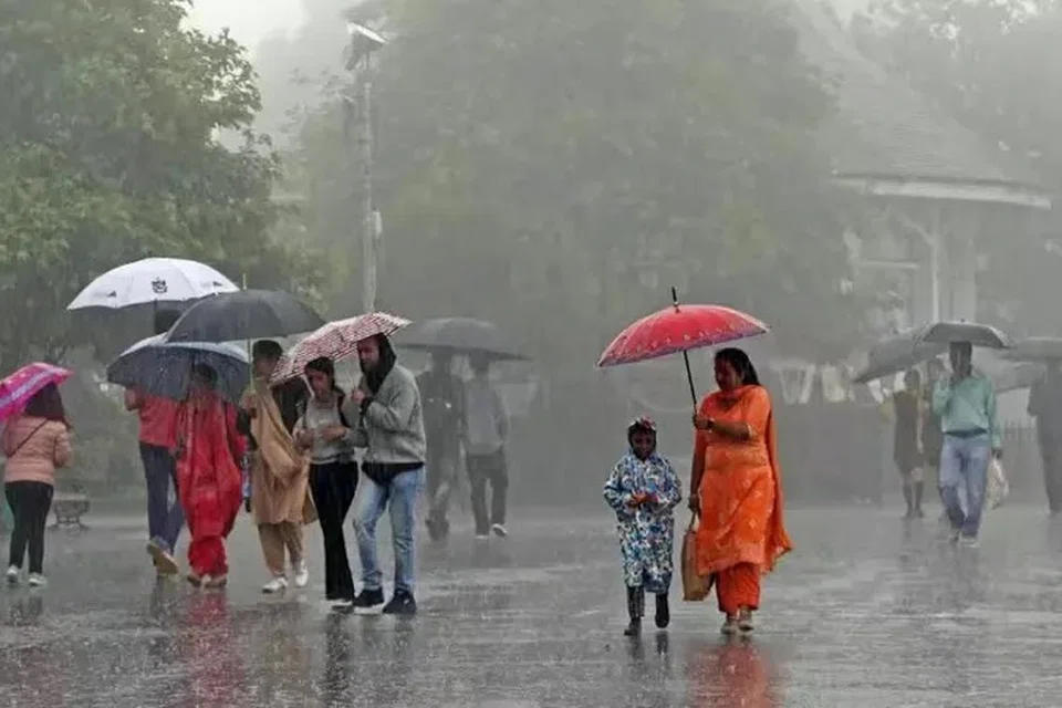 கேரளாவிலும் தெலுங்கானாவிலும் மேலும் சில நாள்களுக்கு கனமழை நீடிக்கும் என முன்னுரைக்கப்பட்டுள்ளது.