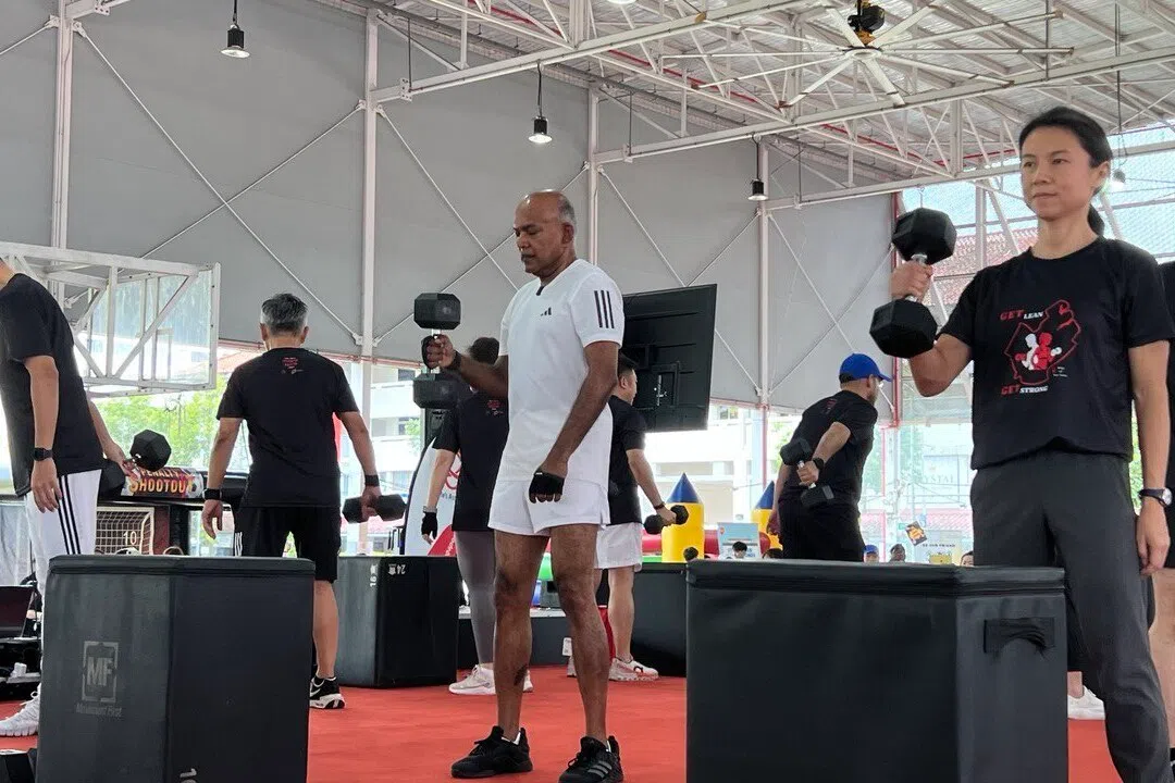 அதிகமானோர் எடை தூக்கி சிங்கப்பூர் சாதனைப் புத்தகத்தில் இடம்பிடிப்பு