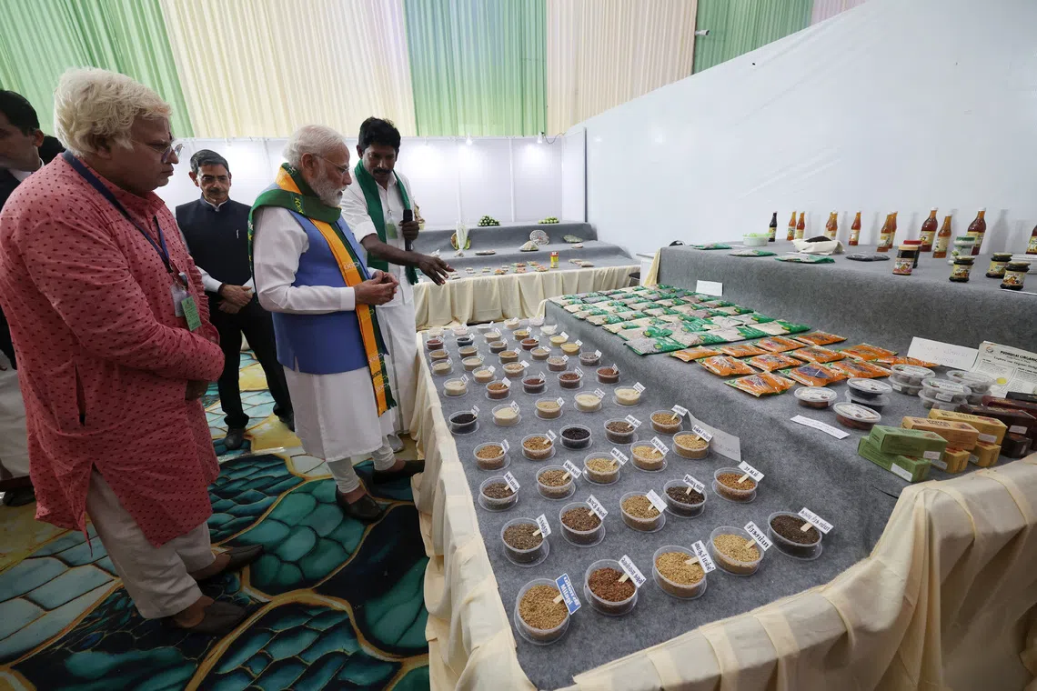 இயற்கை வேளாண்மையை உடனடியாகத் தொடங்குங்கள்: இந்திய விவசாயிகளுக்கு மோடி அறிவுறுத்து