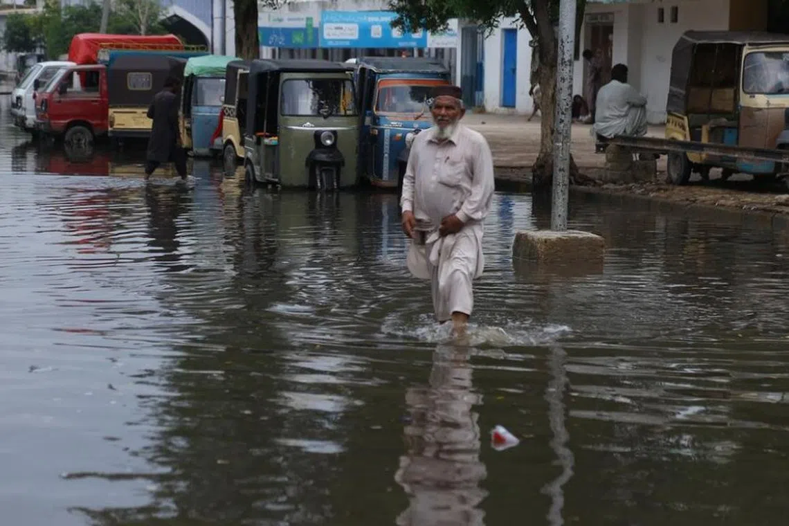 பாகிஸ்தான் வெள்ளம்: நிதியுதவி வழங்கிய சிங்கப்பூர் அரசு